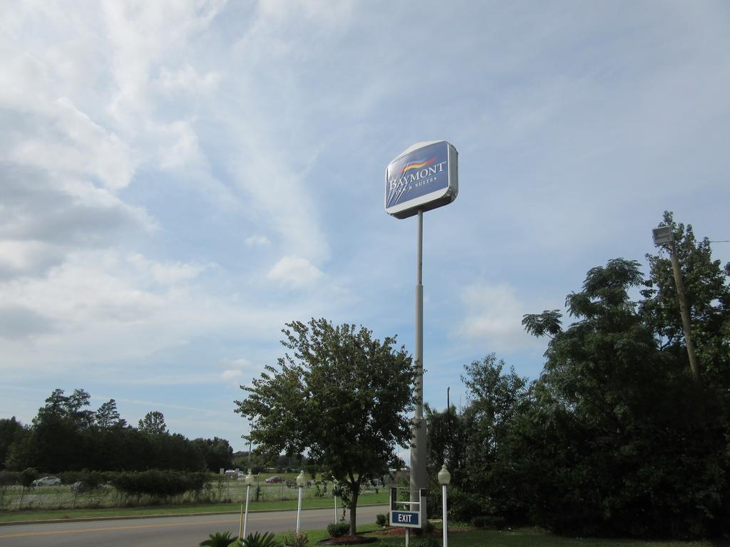 Baymont By Wyndham Columbia Fort Jackson Exterior foto
