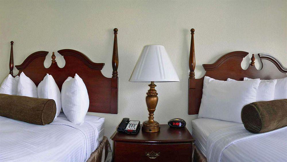 Baymont By Wyndham Columbia Fort Jackson Exterior foto